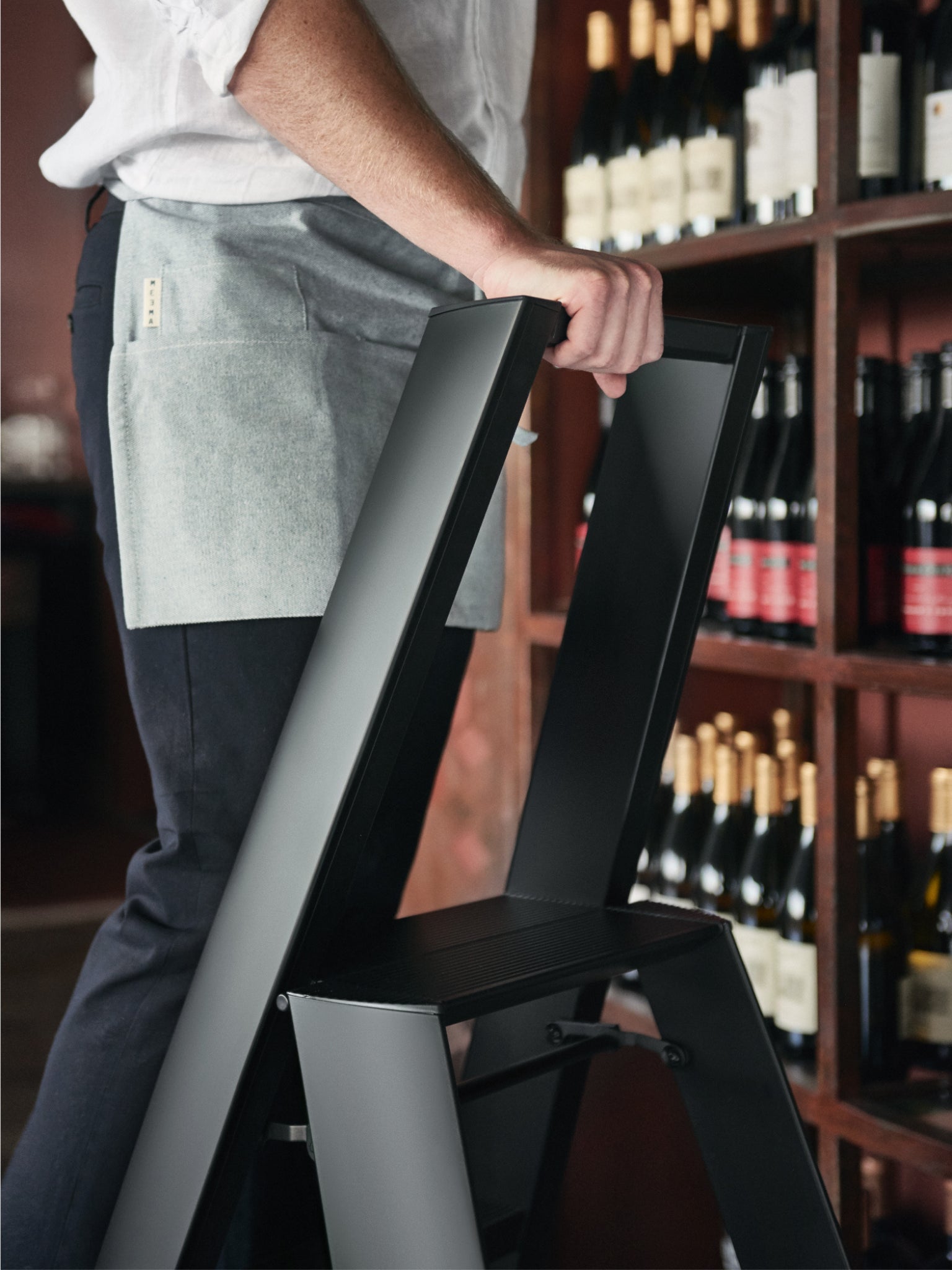 aanvullen van rekken met de Hasegawa lucano 3 step zwart, het brede model